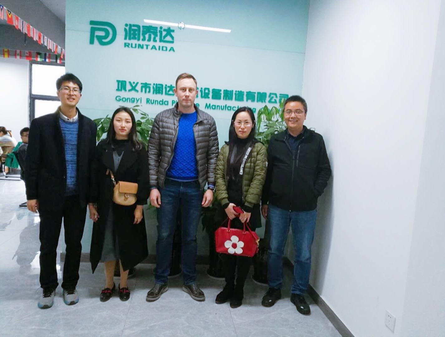润泰达不锈钢金属软管外商来厂观赏